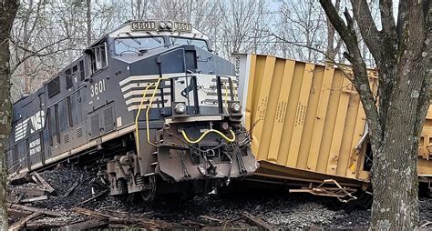 WTAE A freight train carrying crude oil <b>derailed</b> in western Pennsylvania. . Ns derailment 2022